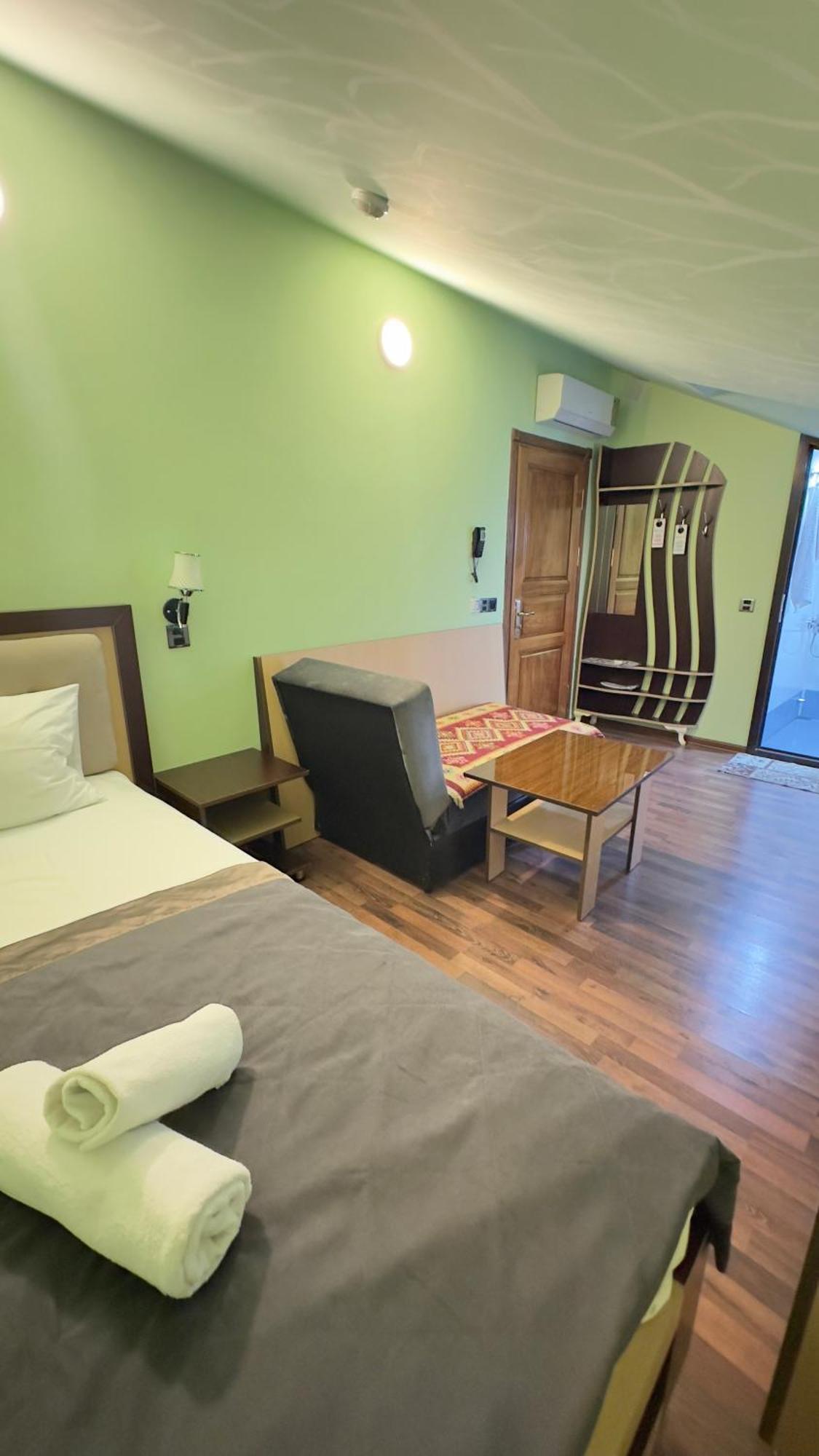 Yaffle Inn Shaki Boutique Hotel เชกี ภายนอก รูปภาพ