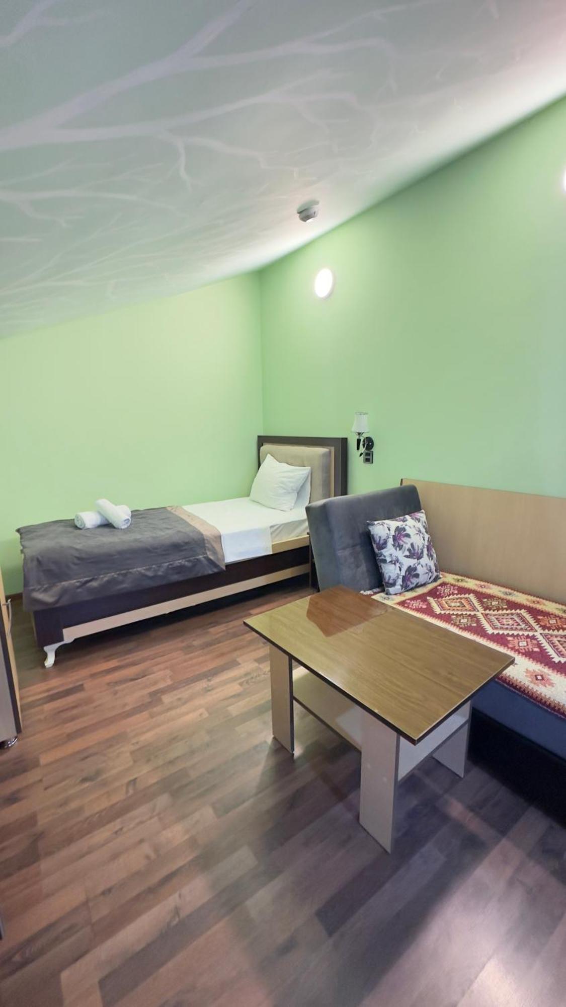Yaffle Inn Shaki Boutique Hotel เชกี ภายนอก รูปภาพ