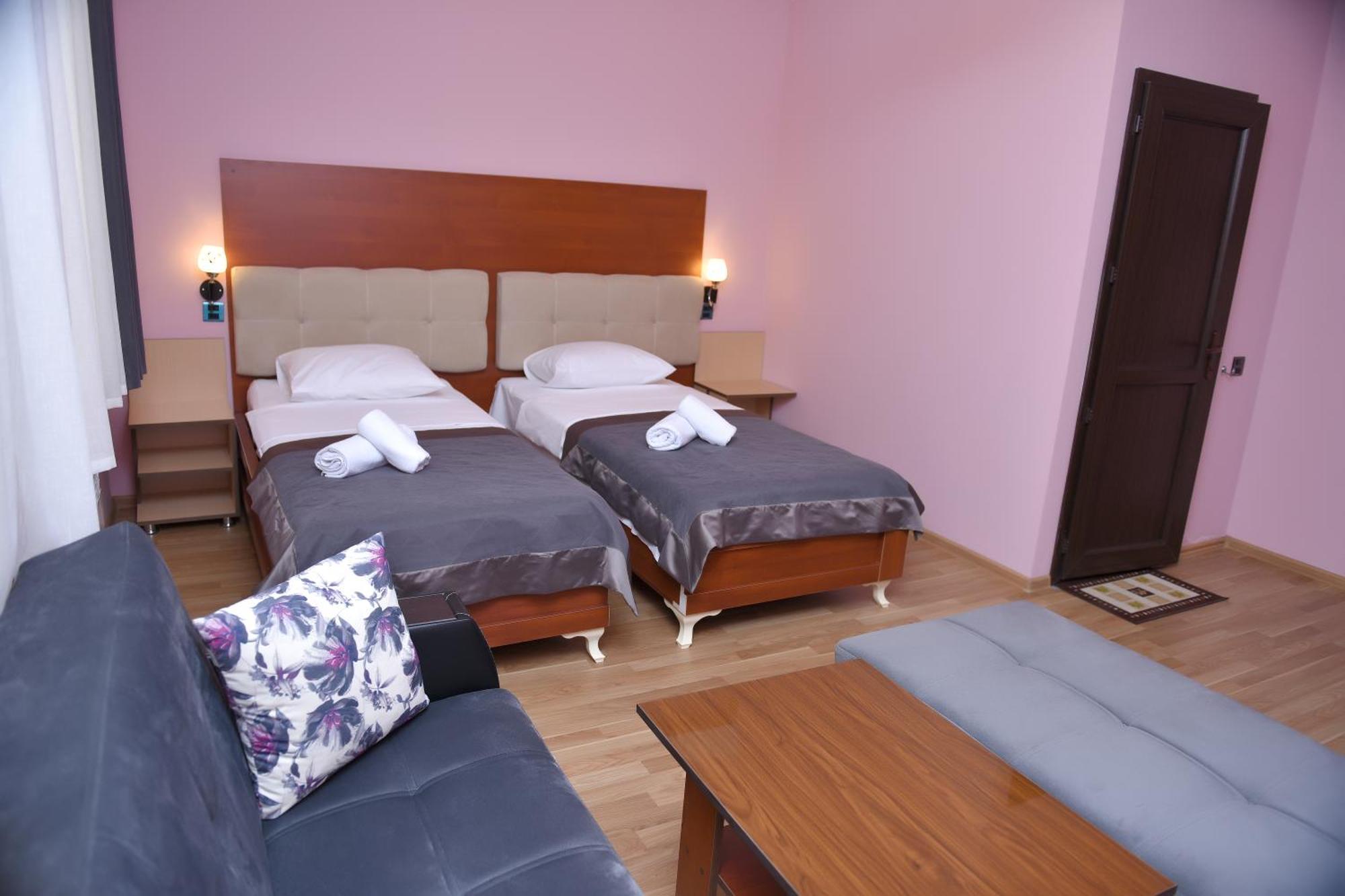Yaffle Inn Shaki Boutique Hotel เชกี ภายนอก รูปภาพ