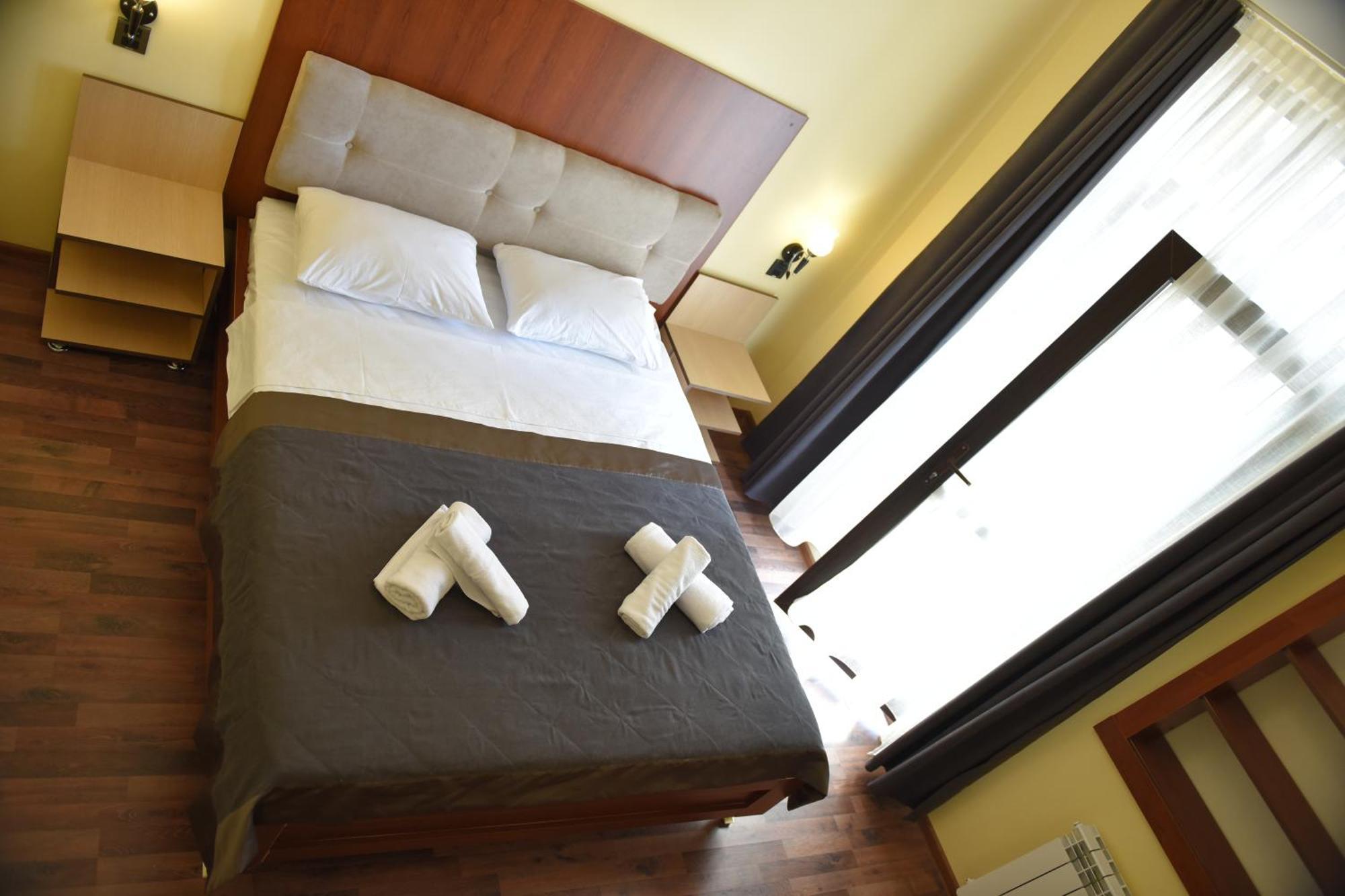 Yaffle Inn Shaki Boutique Hotel เชกี ภายนอก รูปภาพ